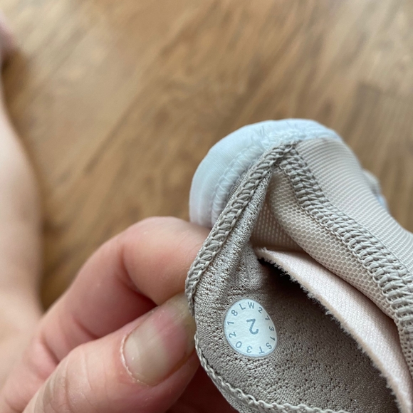 Lululemon White Sports Bra Size 2 - Picture 9 of 10